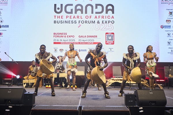Ndere troupe performing for the guests 